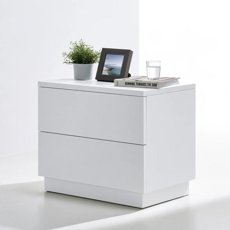 Comodino dalle linee essenziali con due cassetti, colore bianco